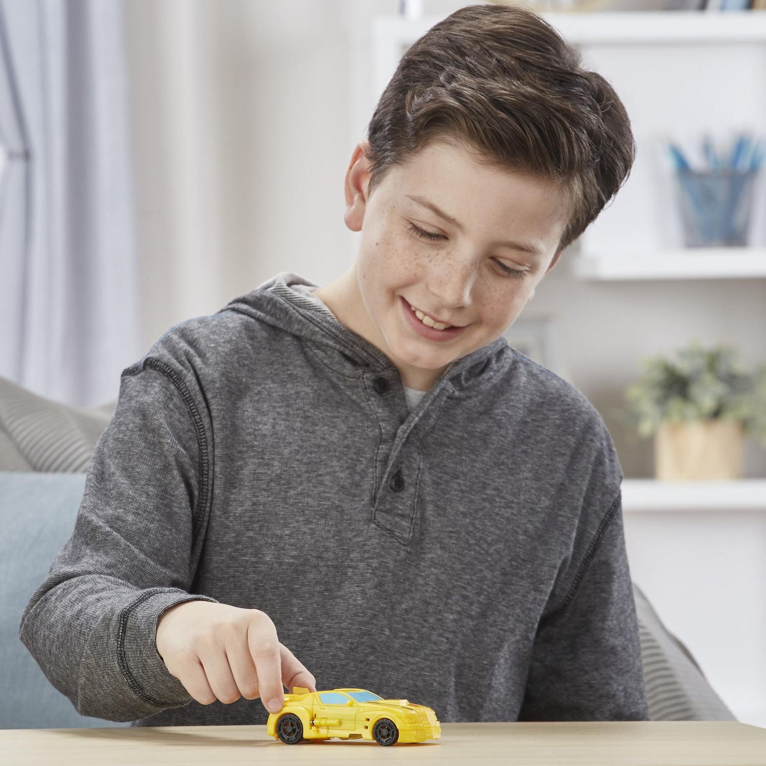 Transformers Cyberverse Action Attackers: 1-Step Changer Bumblebee