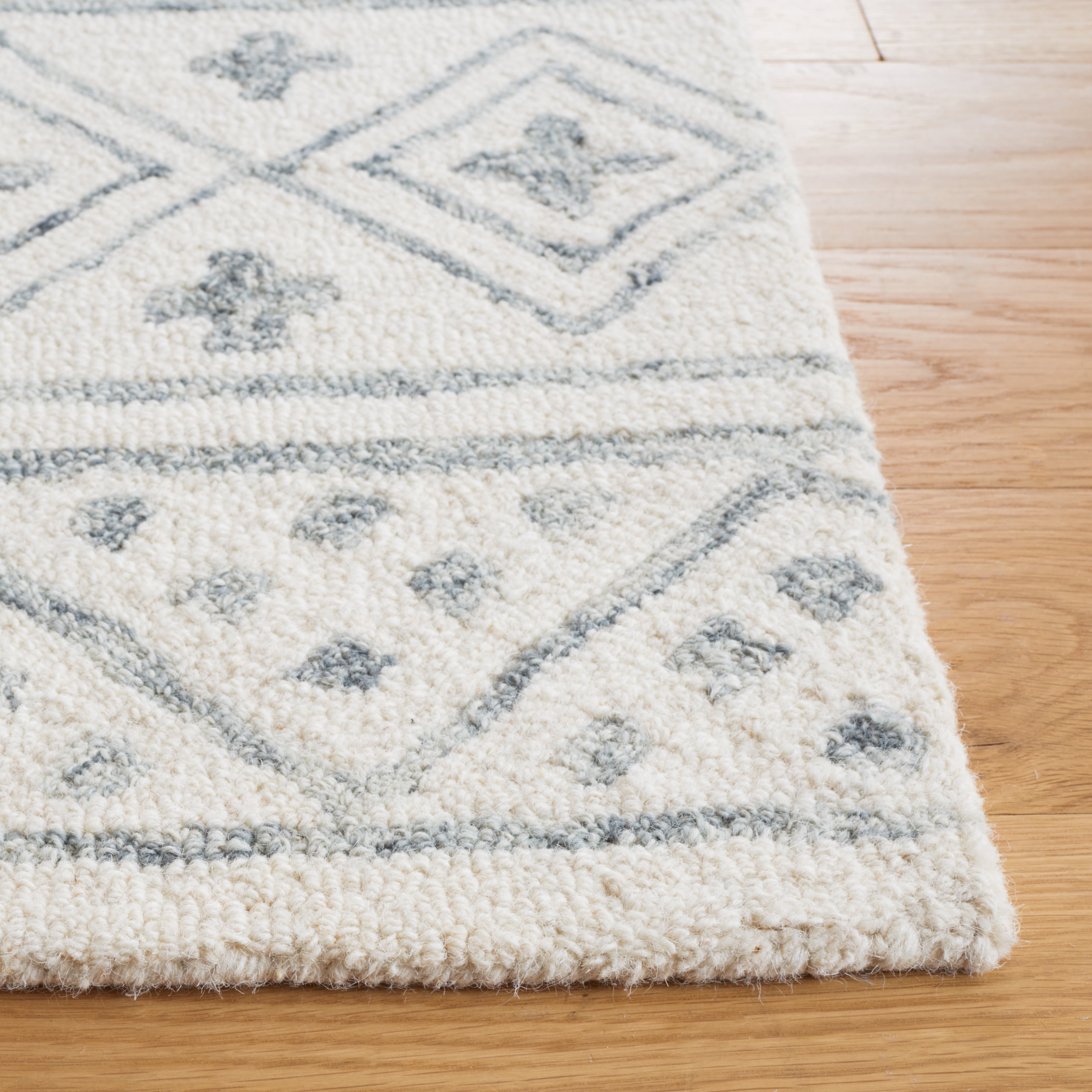SAFAVIEH Metro Beaumont Southwestern Area Rug, Ivory/Grey, 6' x 6' Square