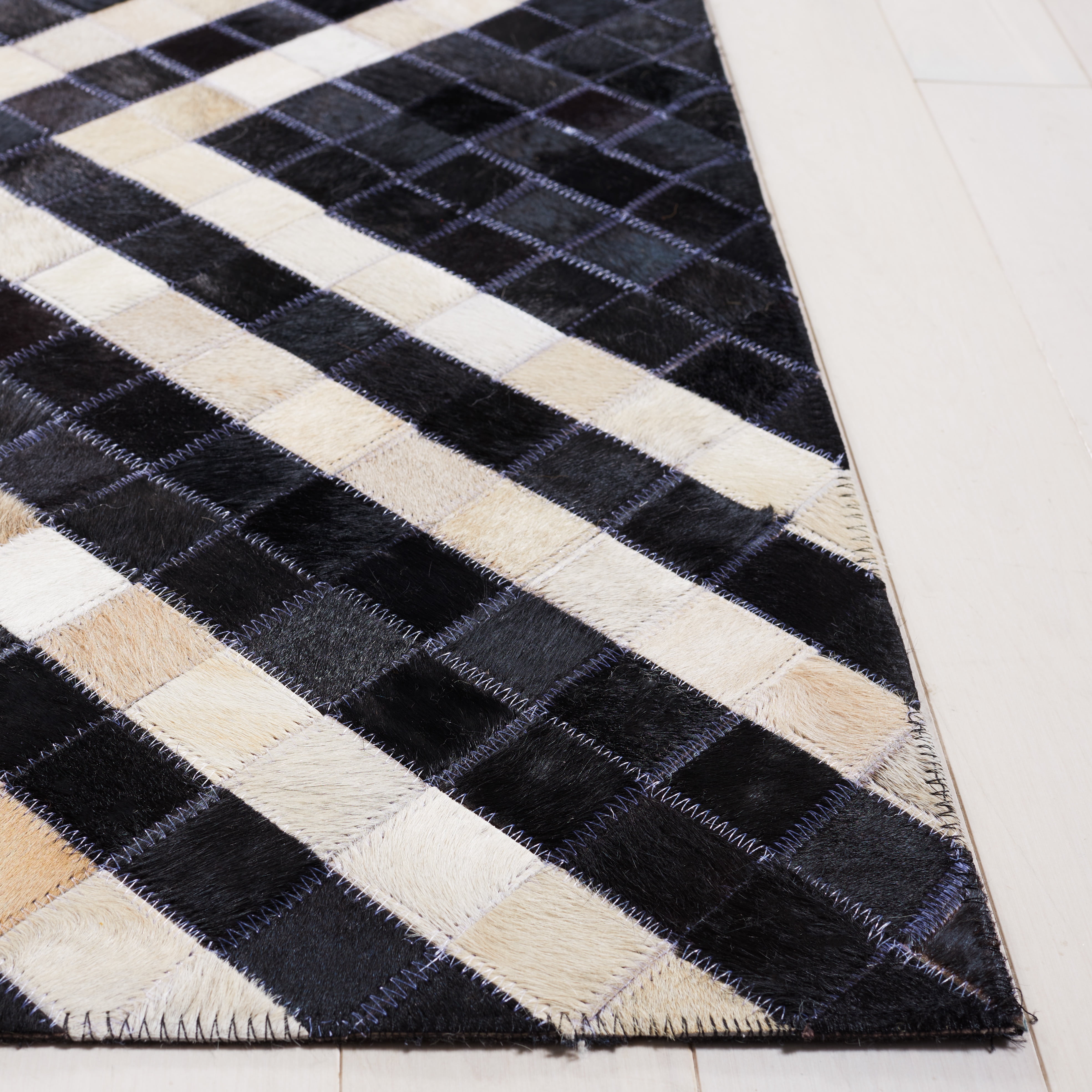 SAFAVIEH Studio Leather Ronnette Geometric Area Rug, Black/Ivory, 6' x 6' Square