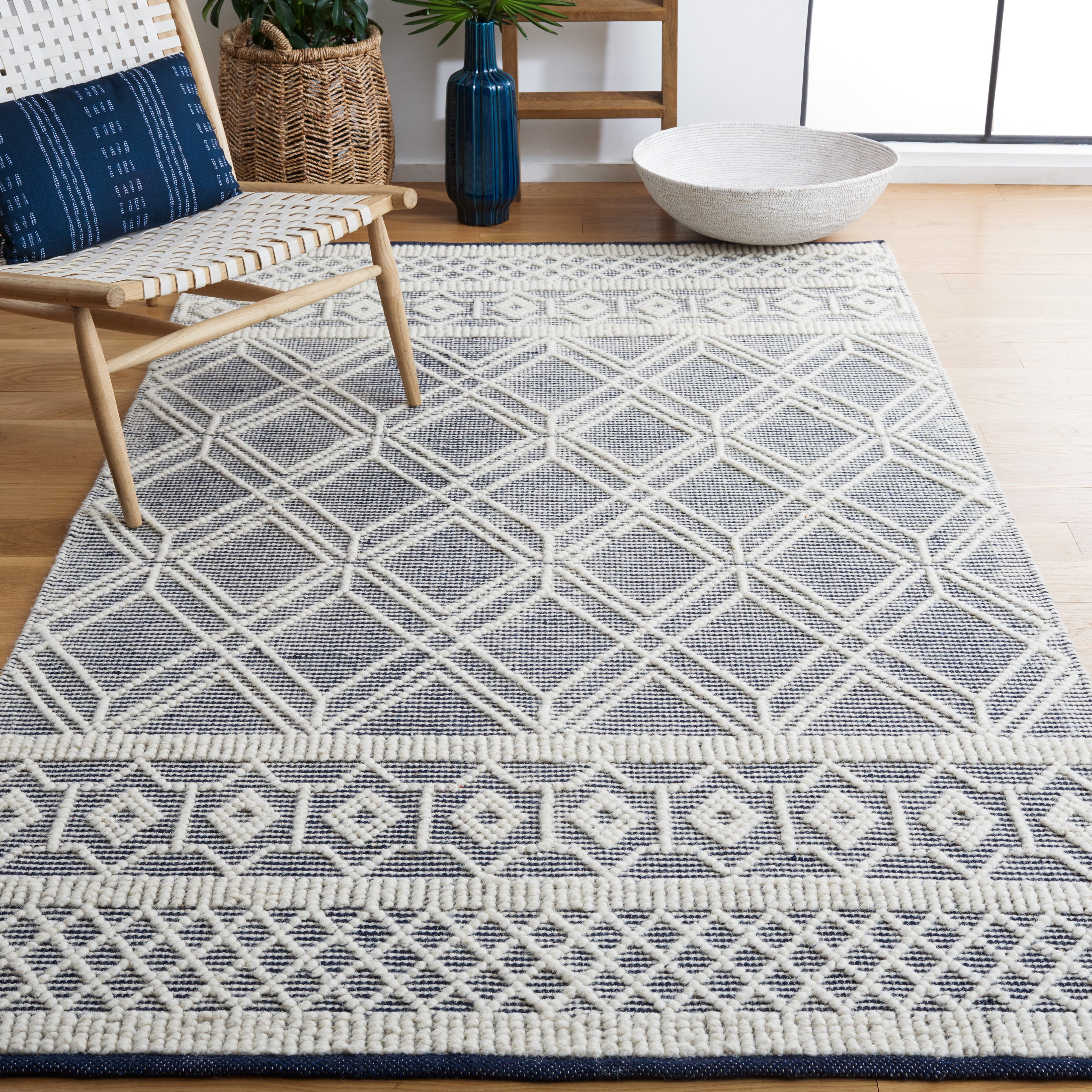 SAFAVIEH Natura Adamina Geometric Area Rug, Ivory/Navy, 5' x 8'