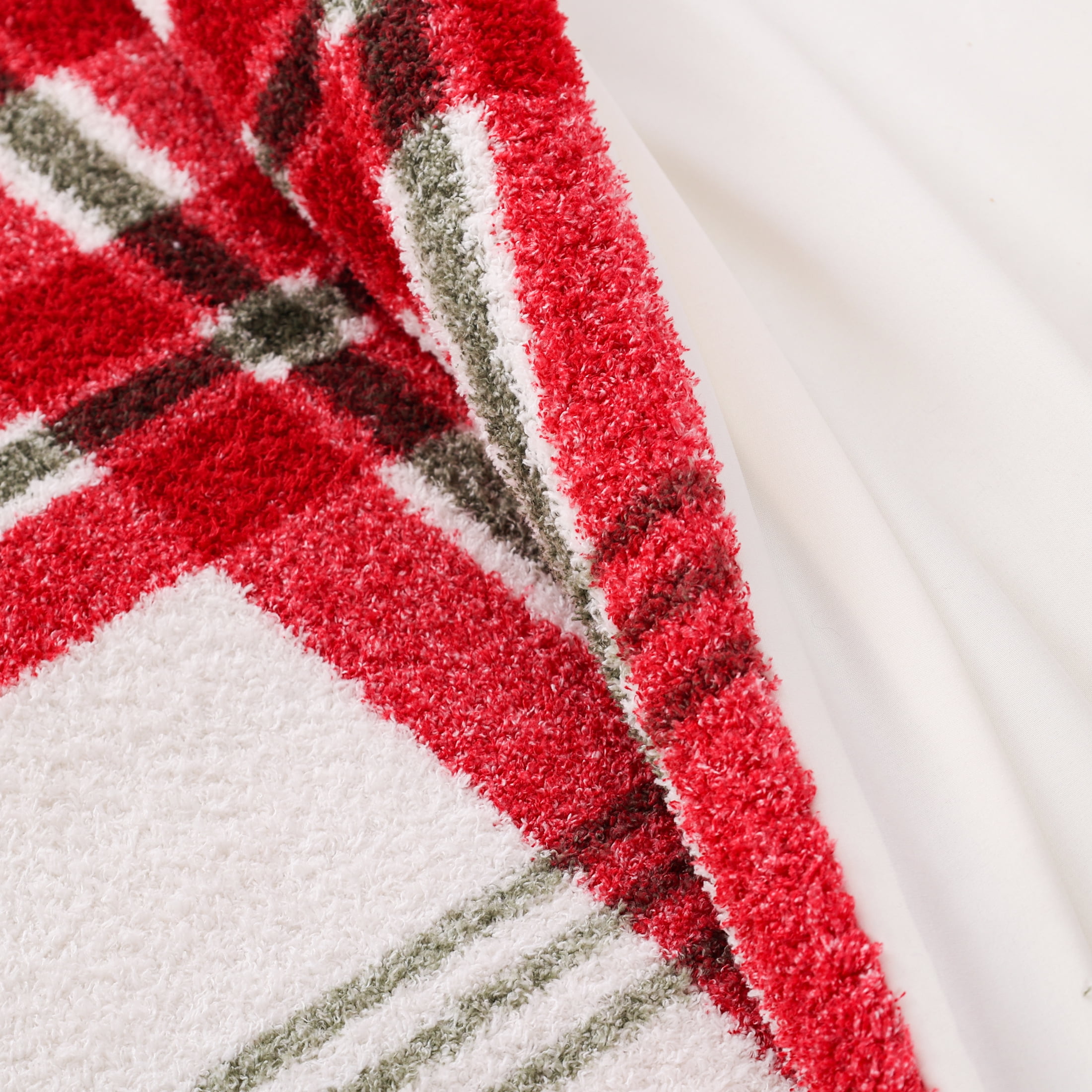 Better Homes & Gardens, King, Comforter Set with Shams - Soft and Cozy, Red and Green Holiday Plaid
