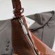 thumbnail image 2 of Bolso Hombro Gamuza para Mujer Con Lazo Y Bolsillo Interior Viajes (marrón), 2 of 7