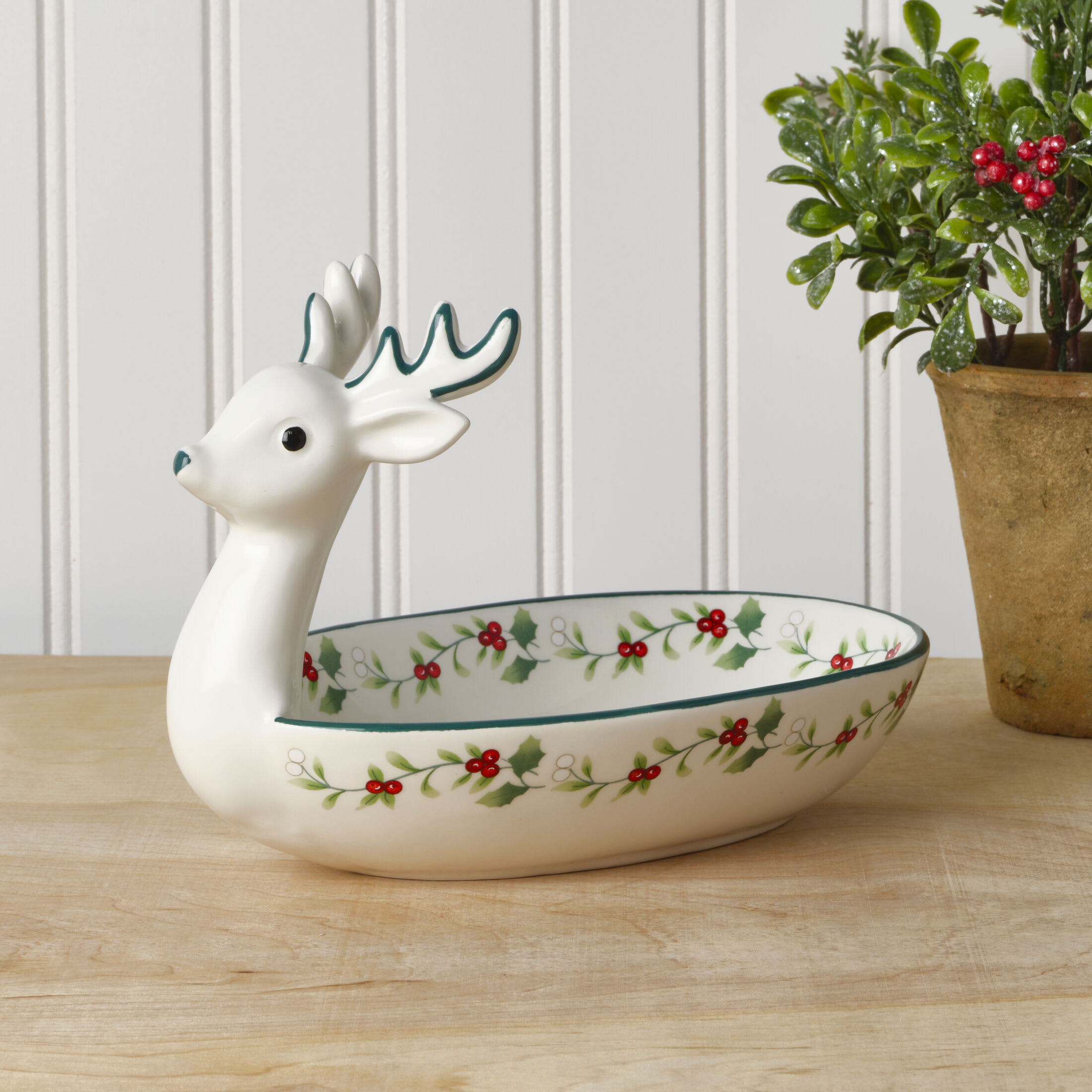 Pfaltzgraff Winterberry Dolomite 8.5 in Reindeer Candy Dish Accent Plate
