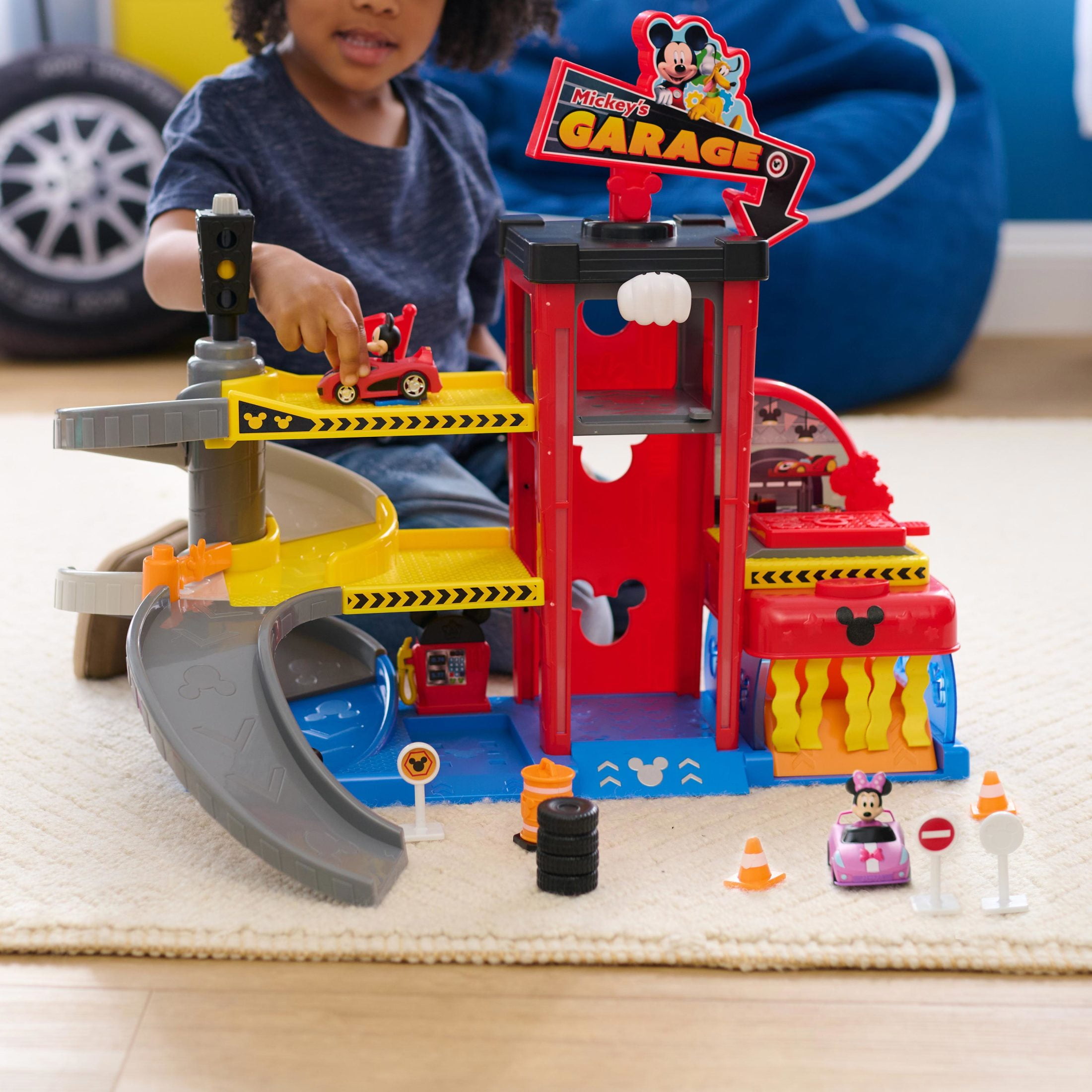 Disney Junior Mickey Mouse Ready to Race Garage, Lights and Sounds, 18-piece Vehicle Playset Baby and Toddler Toys