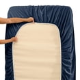thumbnail image 4 of Juego de sábanas Hearth & Harbor con bolsillo extra profundo Queen, color azul marino, 4 of 8