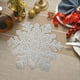 thumbnail image 4 of Manteles individuales redondos con forma de copo de nieve | Manteles de PVC lavables, resistentes al calor y a las manchas, de 43 cm de diámetro | Manteles individuales decorativos dorados, rojos y, 4 of 6