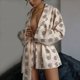 thumbnail image 5 of Pijama Holgado con Estampado para Mujer, Informal, con Cordones, de Larga y Pantalones Cortos de Cintura Alta, para el Hogar. Caqui S, 5 of 8