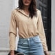 thumbnail image 2 of Blusa de mujer Cuello en V Manga larga Color puro Fibra de poliéster suave Camisa cómoda de mujer para el trabajo diario Caqui M, 2 of 6