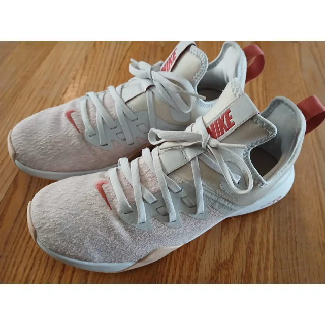 Ni - ke Women’s Ni - ke Foundation Elite TR Grey/Redwood Sneakers US Size 8.5