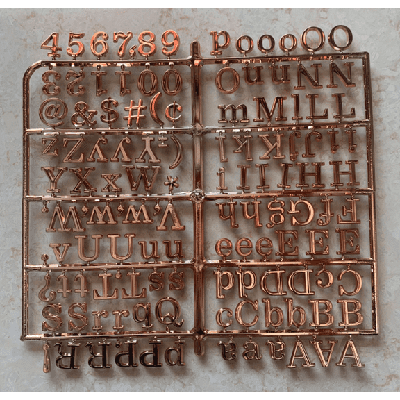 AURARMLET Golden Plastic Felt Board Letters for Teaching Creative Displays