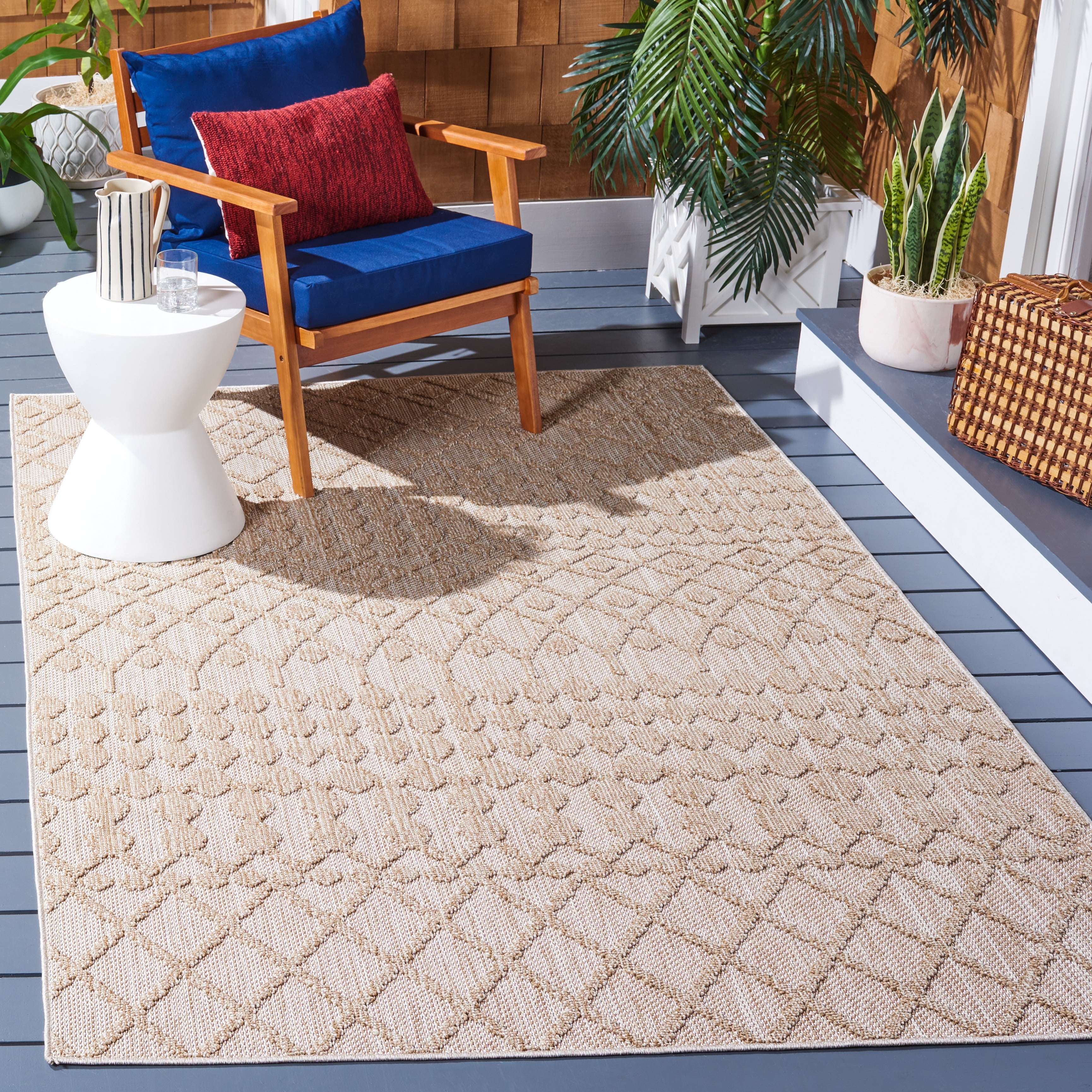 SAFAVIEH Global Regina Diamond Indoor/Outdoor Area Rug, Grey/Ivory, 4' x 6'