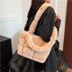 thumbnail image 3 of Bolso Esponjoso Lindo Nube Con Clip Felpa Suave Y Cruzado Un Hombro para Mujer (Caqui), 3 of 9