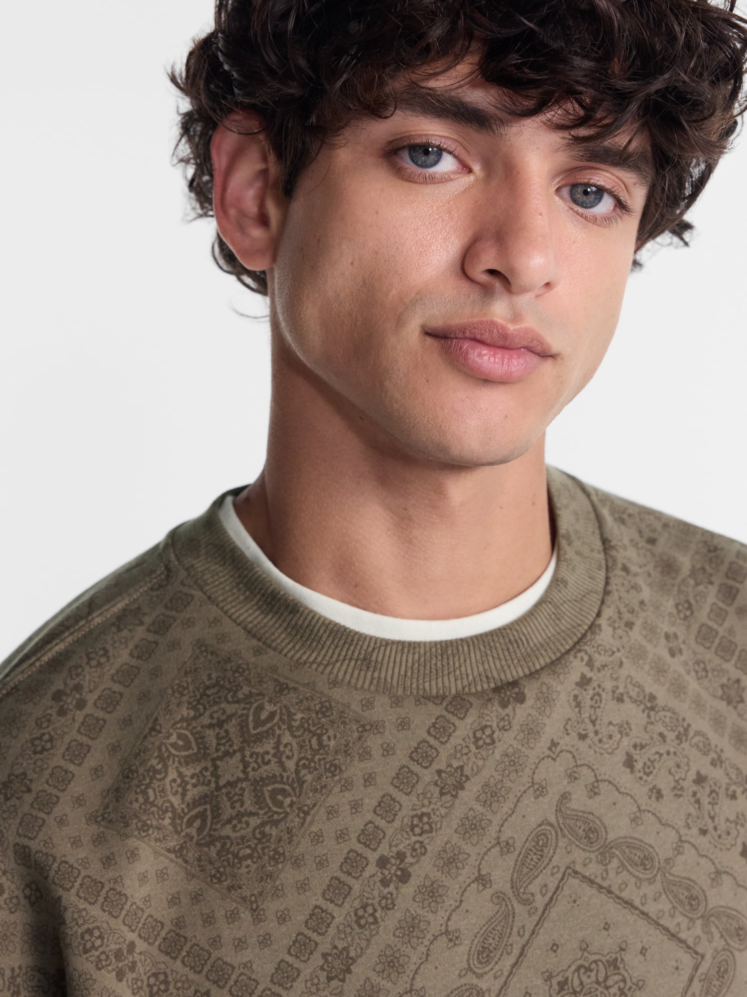 No Boundaries Crewneck Fleece Sweatshirt with Long Sleeves, Men's XS-4XLT