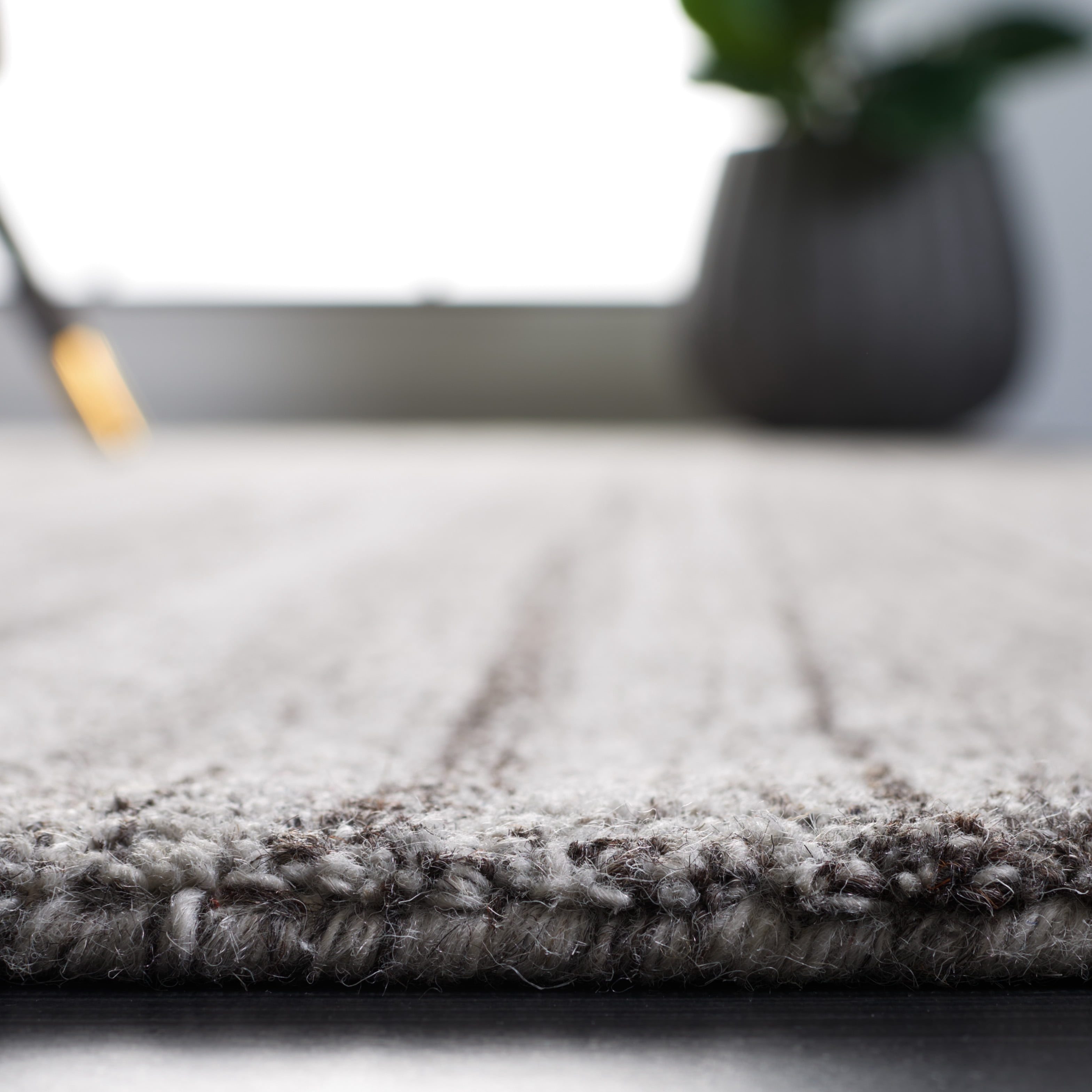 SAFAVIEH Abstract Xanthia Abstract Wool Area Rug, Gray, 6' x 6' Round