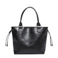 thumbnail image 1 of Bolso de mano con diseño de calavera retro europeo y americano, moderno y de gran capacidad para mujer., 1 of 8
