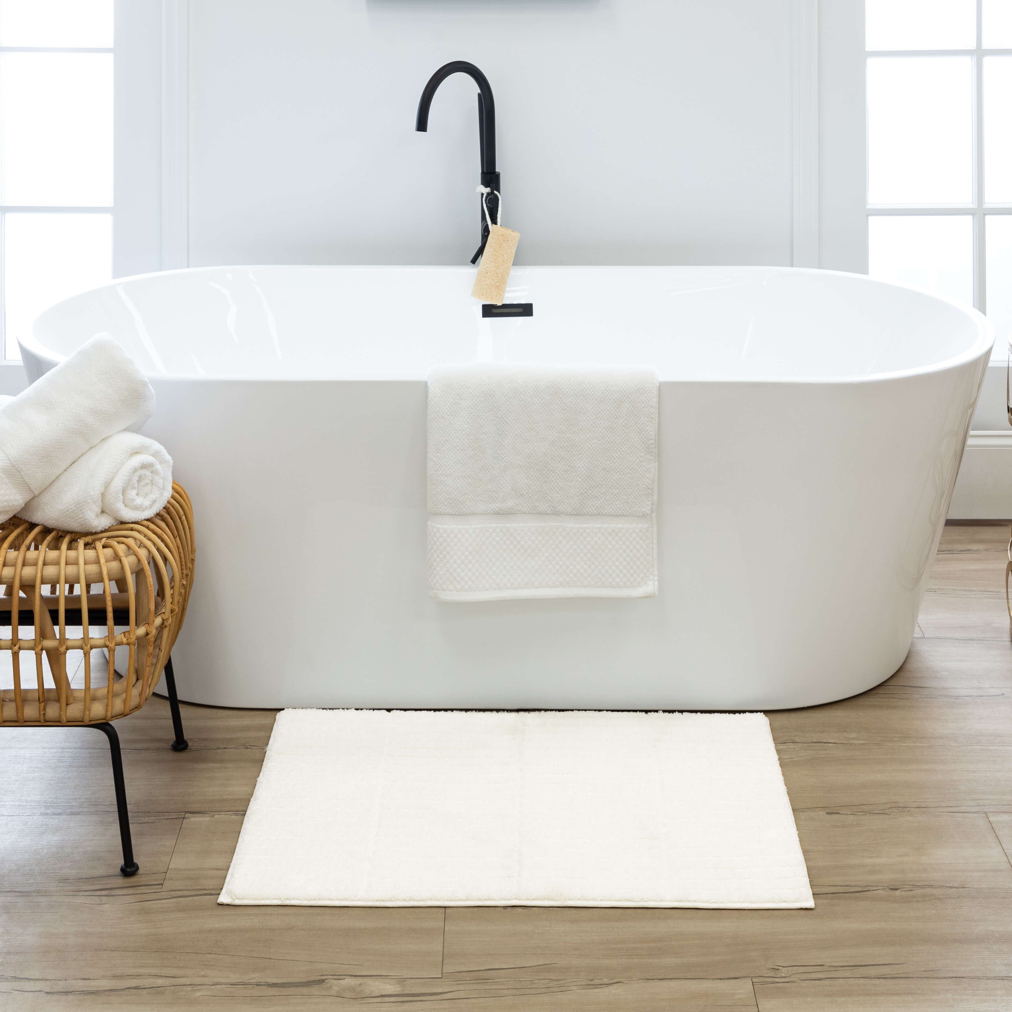 Mohawk Sanctuary Bath Mat Soft Absorbent Quick Dry Machine Washable Non-Slip Bathroom Mat, White, 20" x 34"