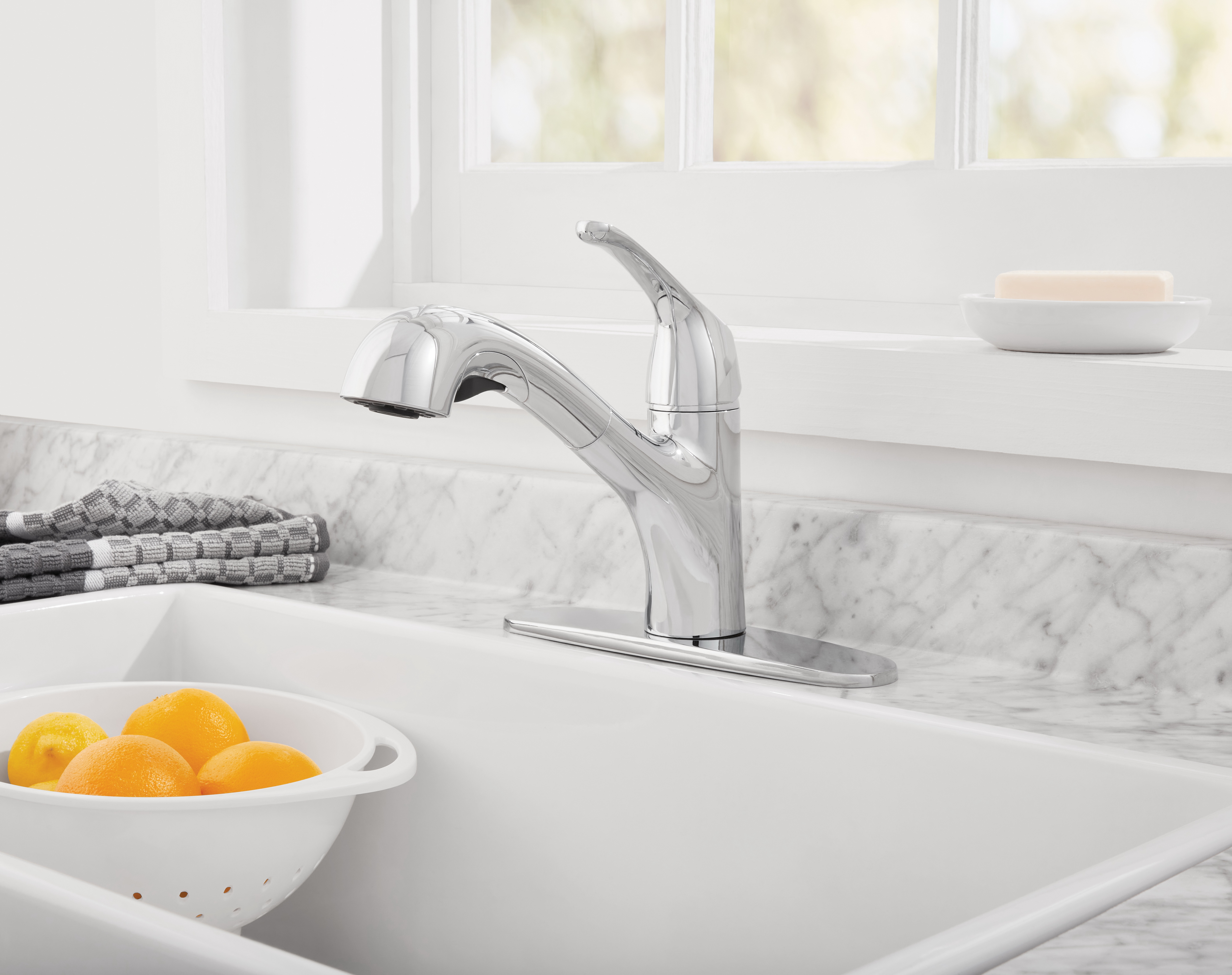 MAINSTAYS PULL OUT KITCHEN FAUCET IN CHROME