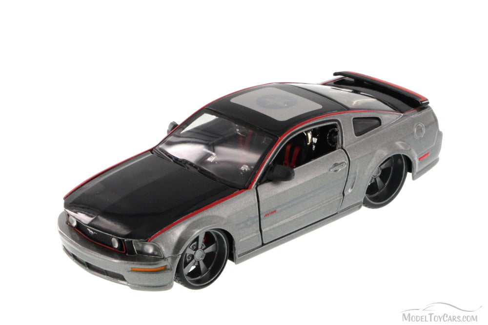 Maisto M31269 Ford Mustang 1:24 Scale Diecast Collegible Car, Matte Black