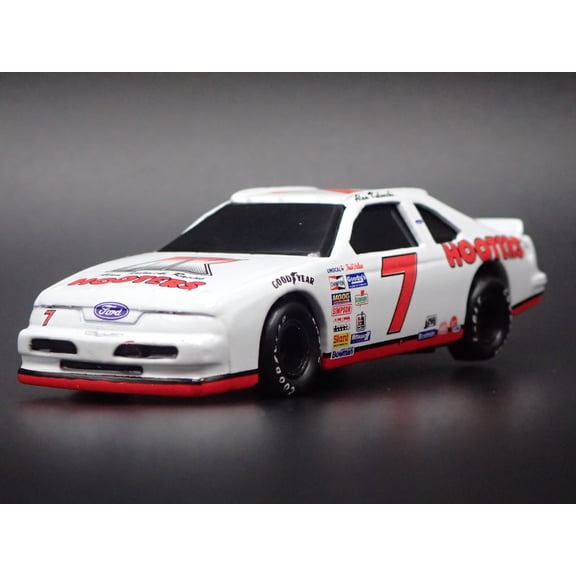 Open Box 1992 92 FORD THUNDERBIRD 7 ALAN KULWICKI HOOTERS NASCAR 1/64 DIECAST MODEL CAR