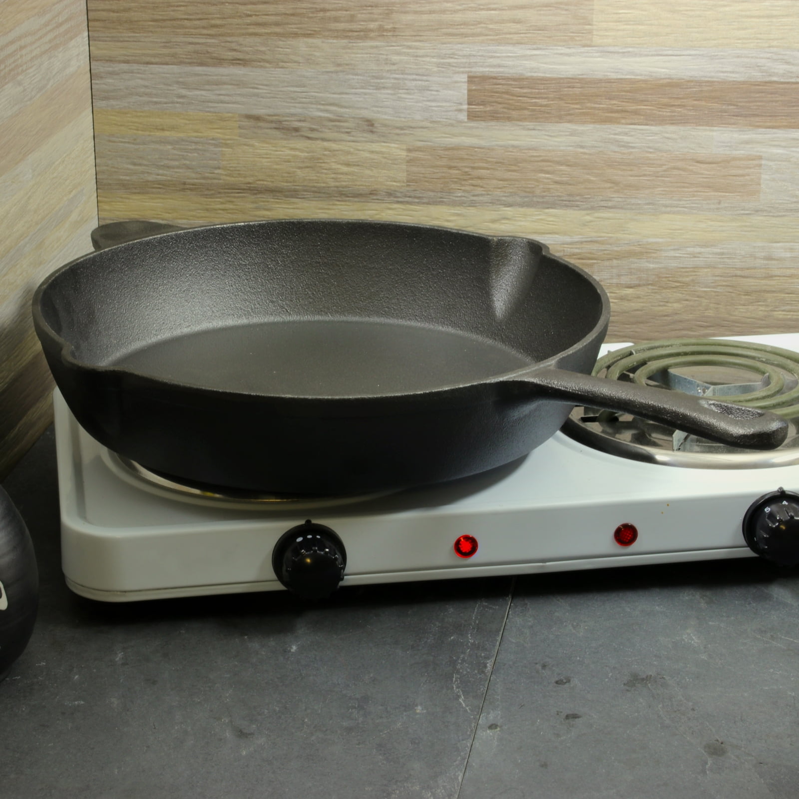 General Store Addlestone 12" Preseasoned Cast Iron Frying Pan in Black