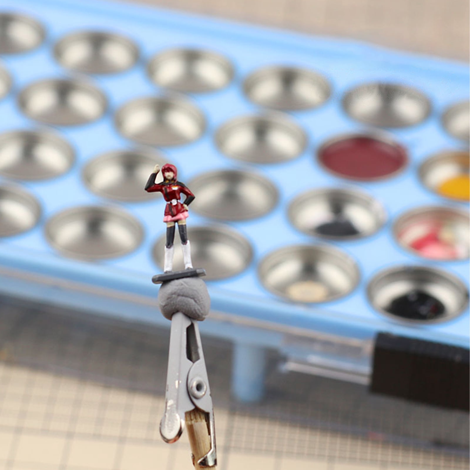 28-Slot Metal Paint Palette Durable, Reusable Design with Brush Holders and Tool Compartment
