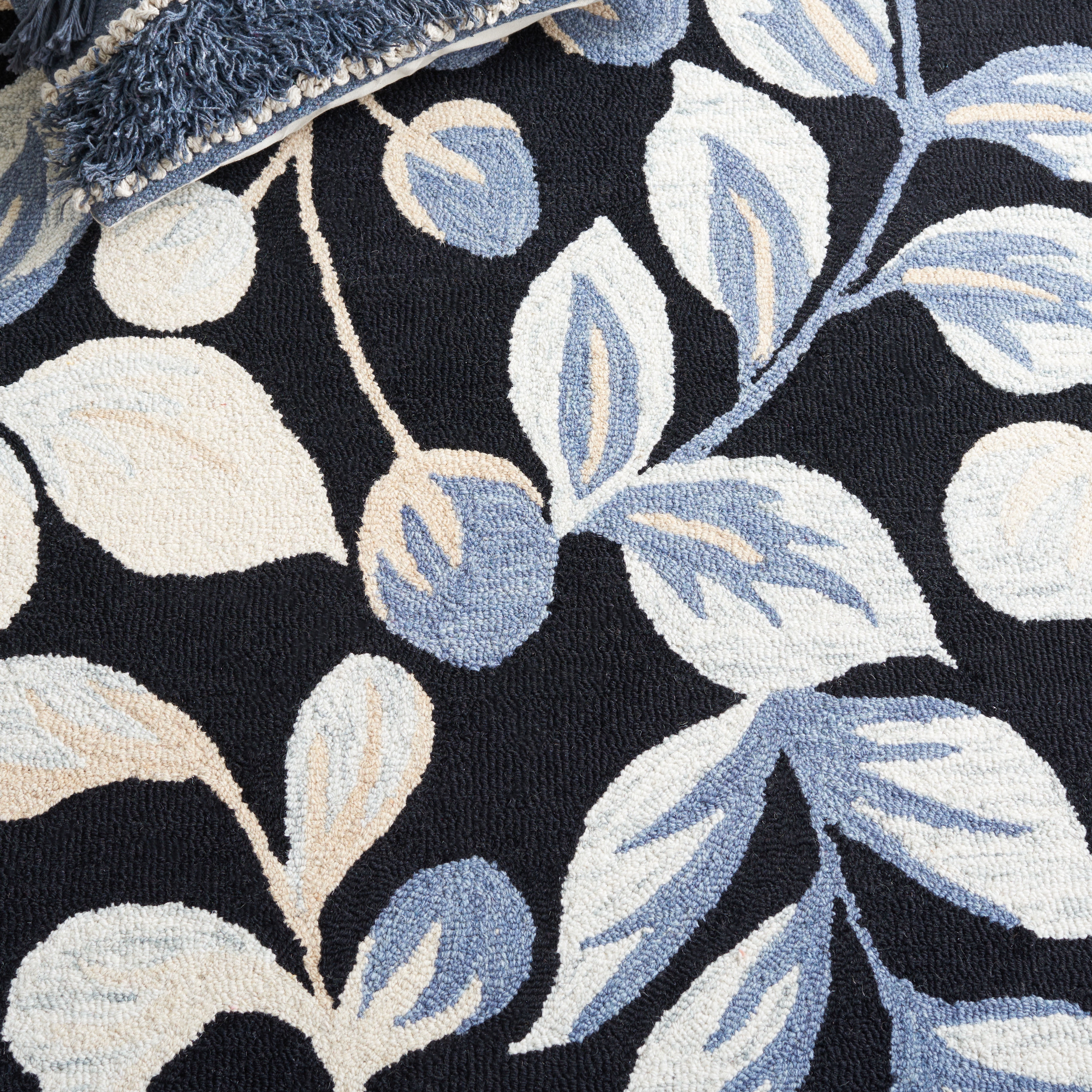 Safavieh Jardin Quinton Leaves Area Rug, Black/Ivory, 6' x 6' Round
