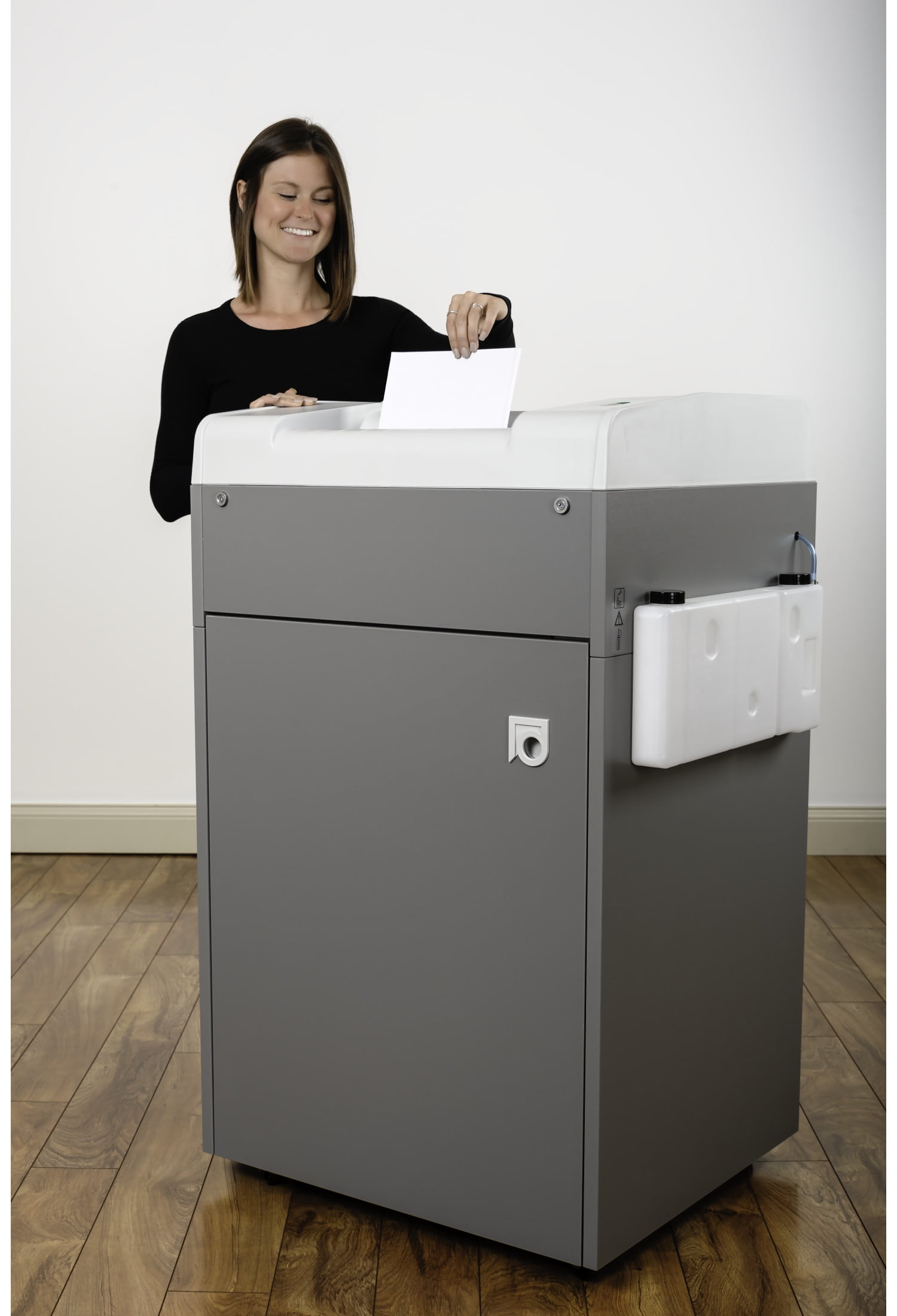Dahle 20392 High Capacity Paper Shredder w/Auto Oiler, Jam Protection, 26 Sheet Max, Level P-5 | O-4