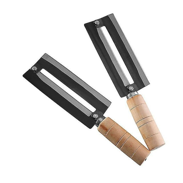 2 cuchillos para pelar caña de azúcar, cuchillo pelador de caña de azúcar con hoja rectangular de acero con alto contenido de carbono y mango de madera ergonómico, utensilio de cocina profesional también usado como pelador de piña, ambos en vista frontal inclinada sobre fondo blanco.