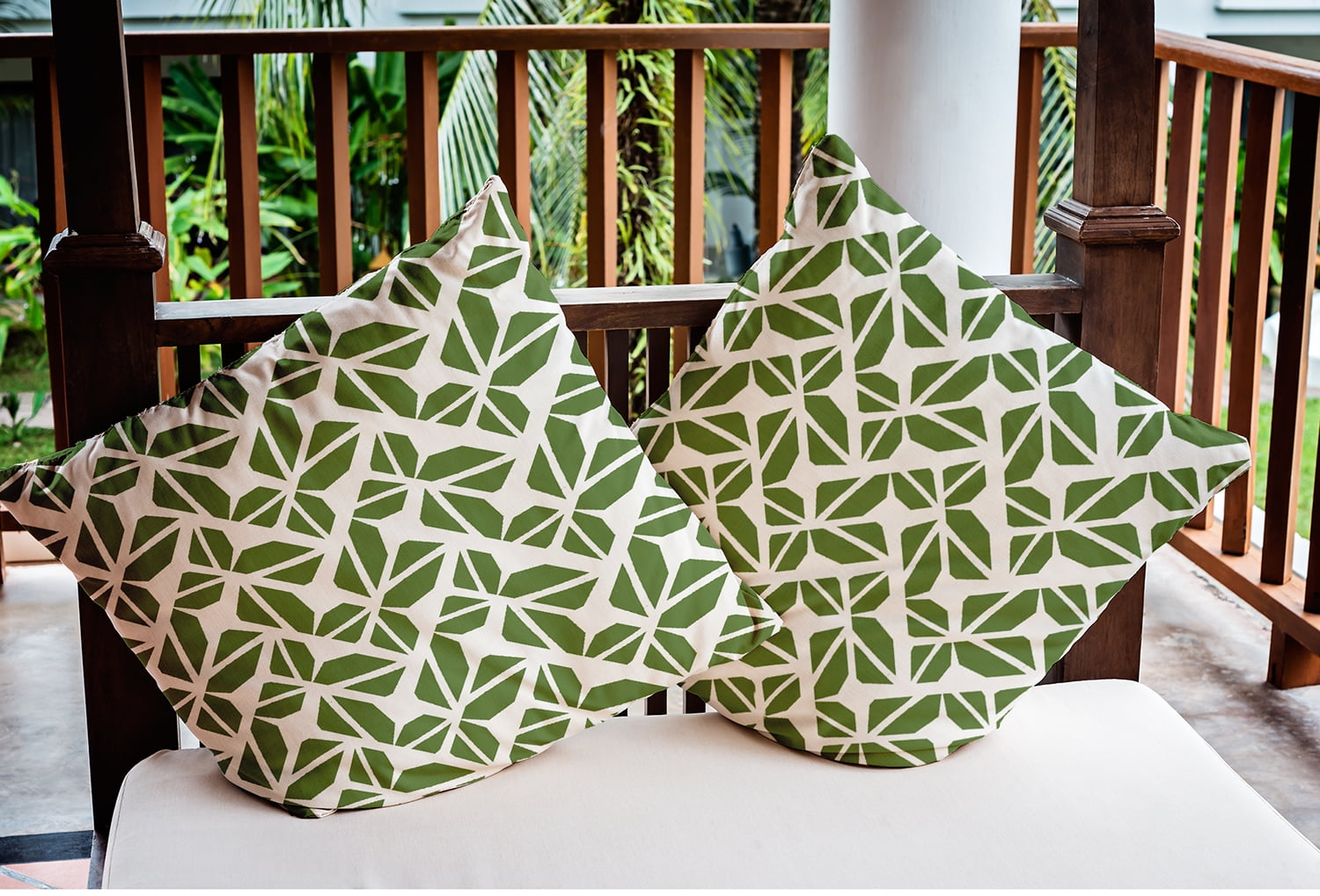 20" x 20" Simply Daisy Kaleidoscope Graffiti Polyester Indoor/Outdoor Pillow, Scallion Qty 1