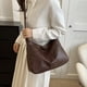 thumbnail image 3 of Bolsos de hombro de moda para mujer, elegantes y elegantes bolsos tote grandes de piel sintética estilo retro, ideales para el trabajo, viajes, negocios y como regalo para novias (café)., 3 of 4