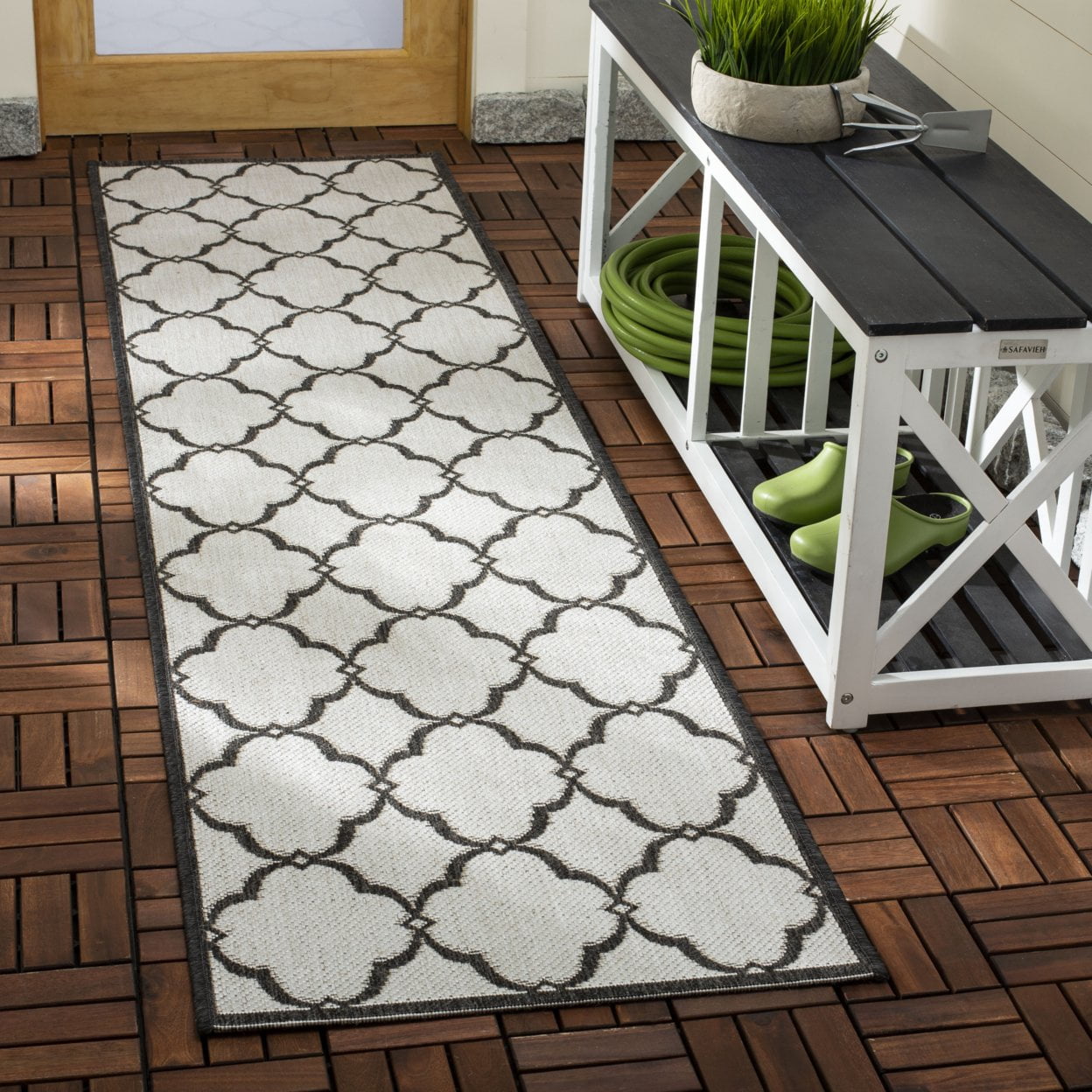 SAFAVIEH Beach House Sharla Geometric Indoor/Outdoor Area Rug, Light Grey/Charcoal, 8' x 8' Square