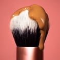 thumbnail image 4 of Brocha de maquillaje Real Techniques Expert Face para base, 4 of 9
