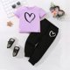 thumbnail image 1 of Conjuntos de blusa y camisa de cuello redondo y manga corta para niños. Conjunto deportivo informal de dos piezas con estampado de corazón pequeño y pantalón deportivo con cordón. Poliéster para niños, 1 of 5