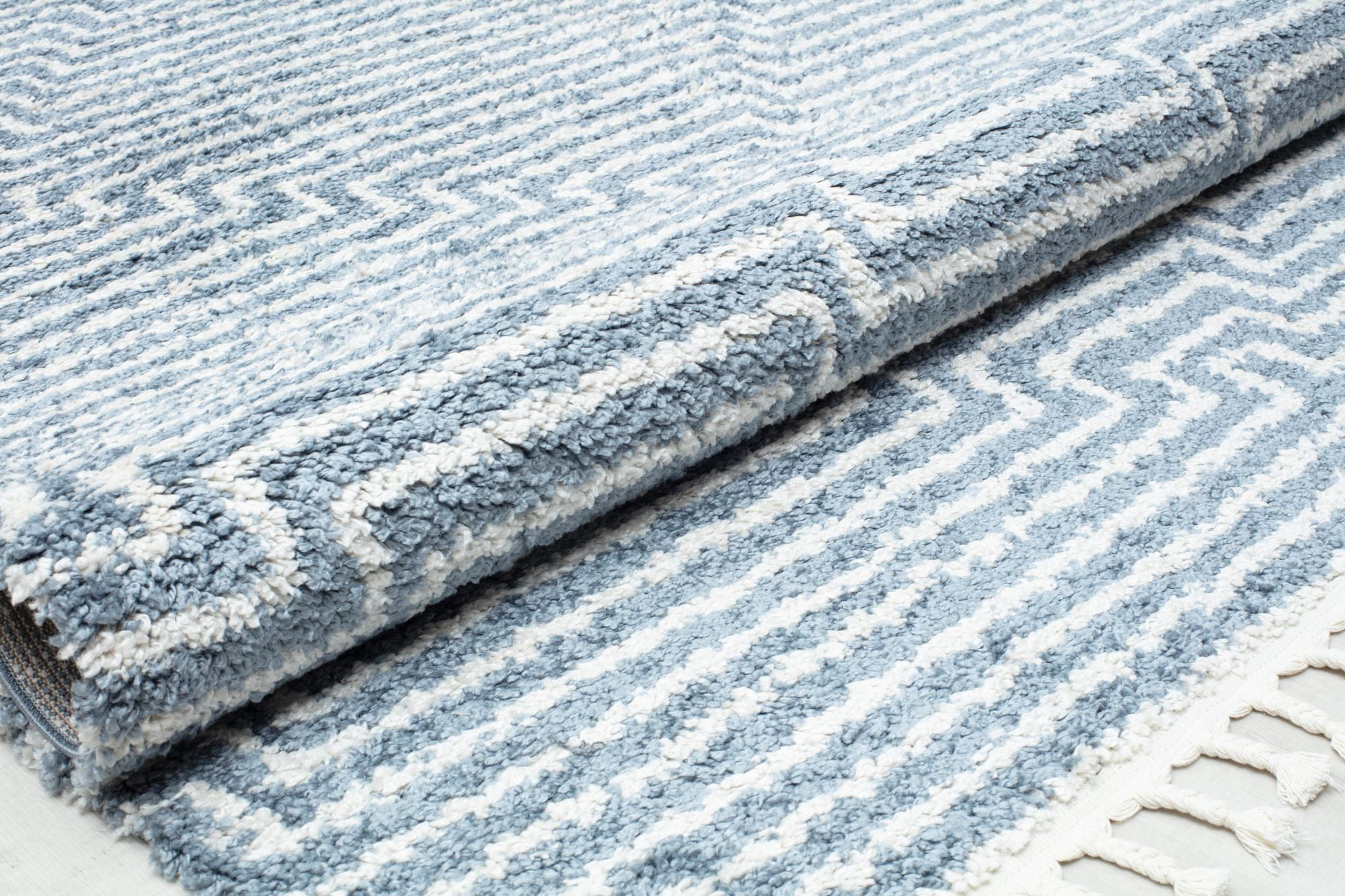 Rugs America BT20C Mellow Whisper Stripe/Diamond Modern Blue Area Rug, 2'6" x 4'