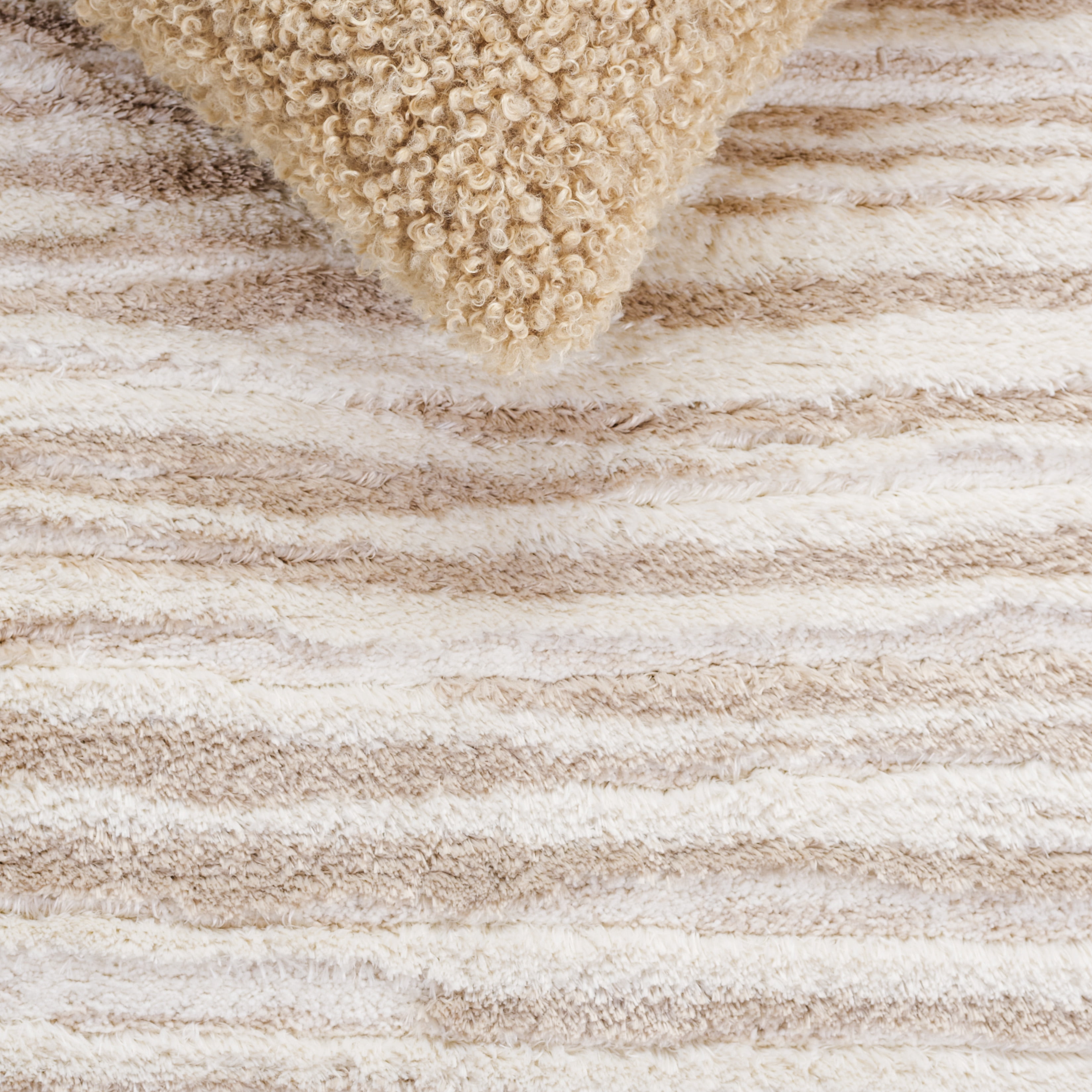 SAFAVIEH Seattle Pavel Abstract Shag Area Rug, Ivory/Beige, 4' x 6'