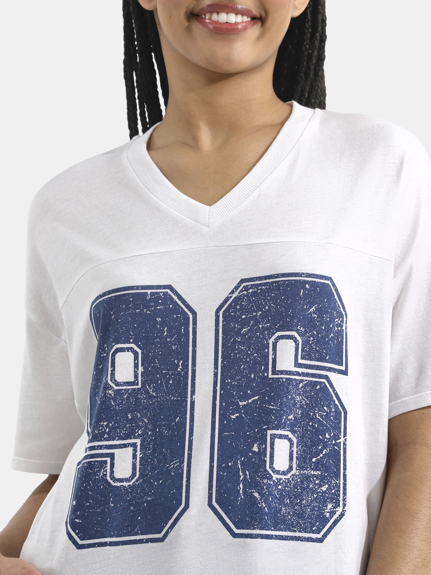 No Boundaries Oversized V Neck Graphic Tee with Short Sleeves, Women's
