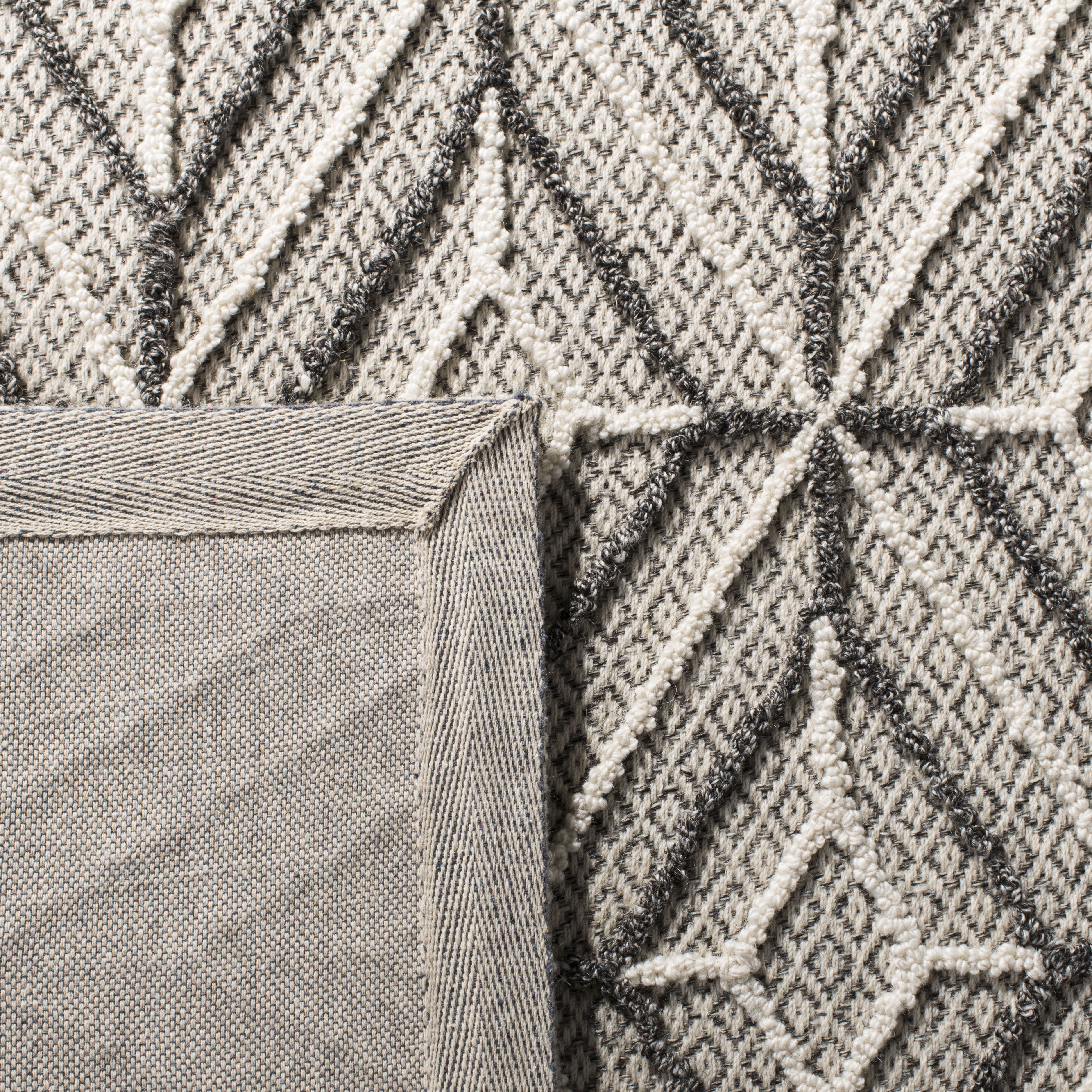 SAFAVIEH Trace Gervase Geometric Diamonds Wool Area Rug, Grey/Black, 4' x 6'