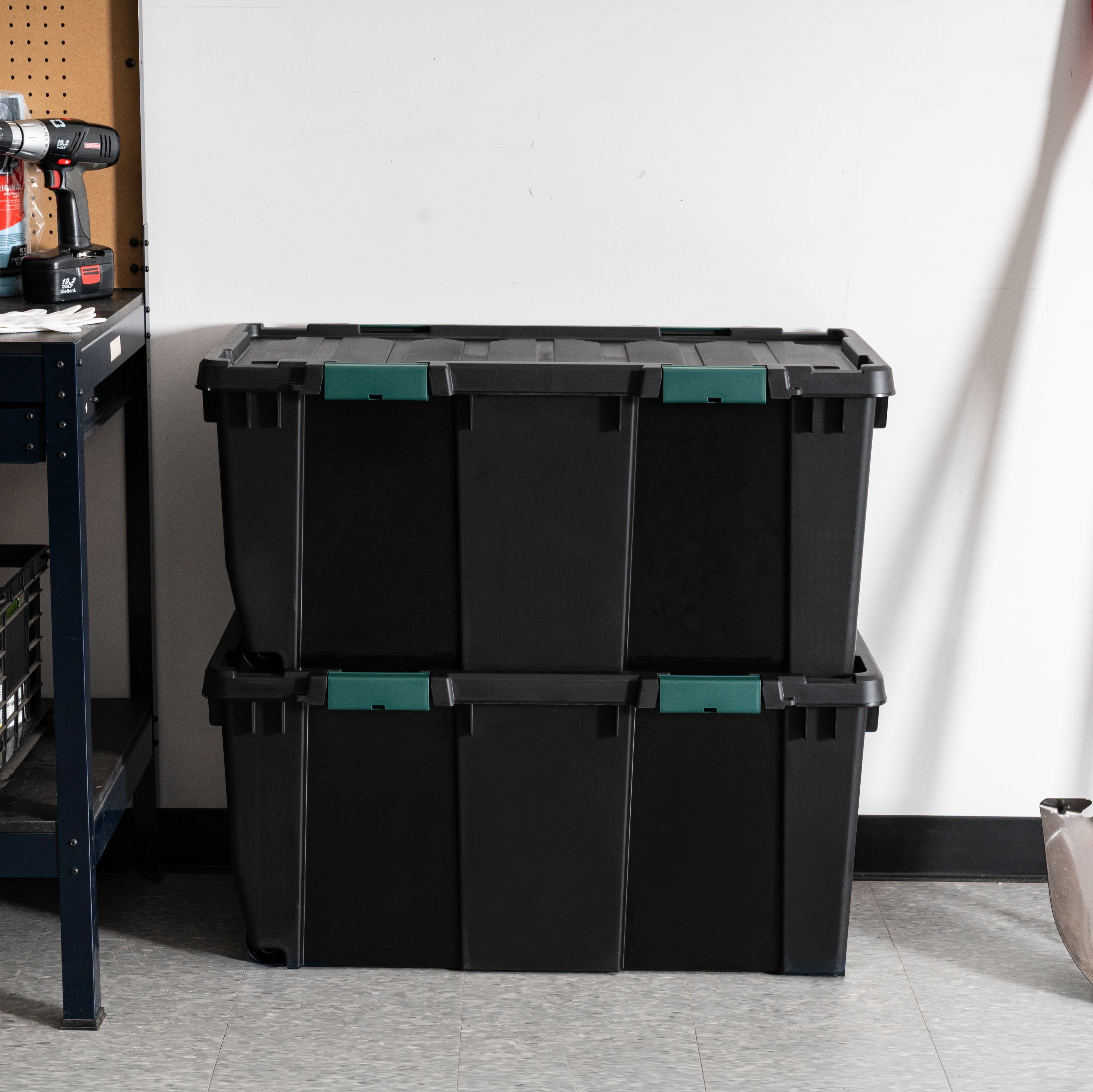 Remington, 32 Gal Plastic Storage Bins with Lids Latching Totes, Heavy Duty Containers with  Handle and Wheels Black 2Pk