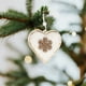 thumbnail image 4 of Adornos navideños, adornos navideños, regalos navideños, adorno navideño de madera dorada, árbol de Navidad, estrella, corazón, copo de nieve de terciopelo, decoración festiva, accesorios colgantes, l, 4 of 6