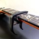 thumbnail image 2 of Juego de 2 capo negro para guitarra acústica y eléctrica Clips de cambio rápido Clips de afinación de guitarra oso de fresa Electrónica, 2 of 5