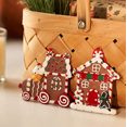 thumbnail image 5 of Pequeña escultura colgante de hombre de pan de jengibre, regalo personalizado para personas, árbol de Navidad, hogar, oficina, coche, decoración de jardín con cuerda (locomotora), 5 of 5
