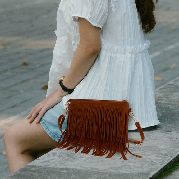 YSNOOWE Light Brown Tassel Fringe Crossbody Saddle Bag, Vintage Style Shoulder Purse for Women, Comfortable Everyday Carry