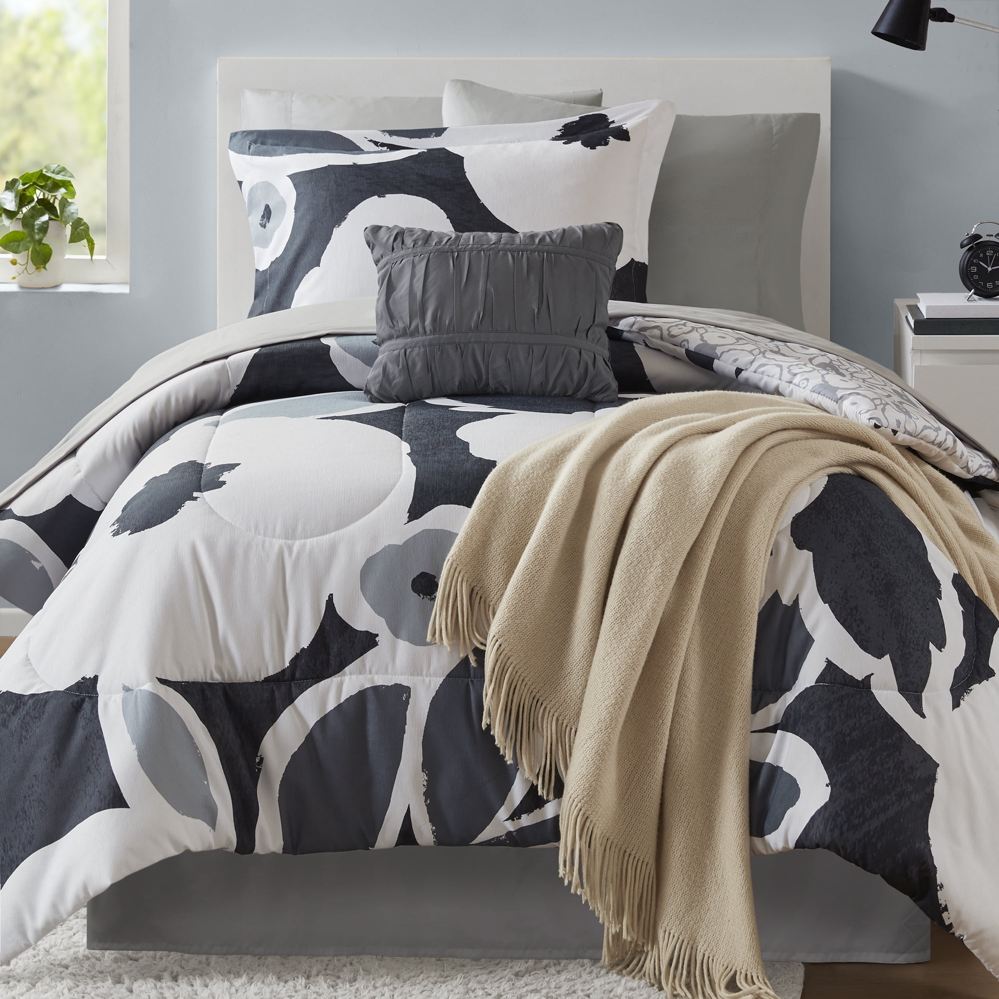 Mainstays All in One Reversible Comforter and Sheet set- 8 Piece, Twin, Black and White Floral