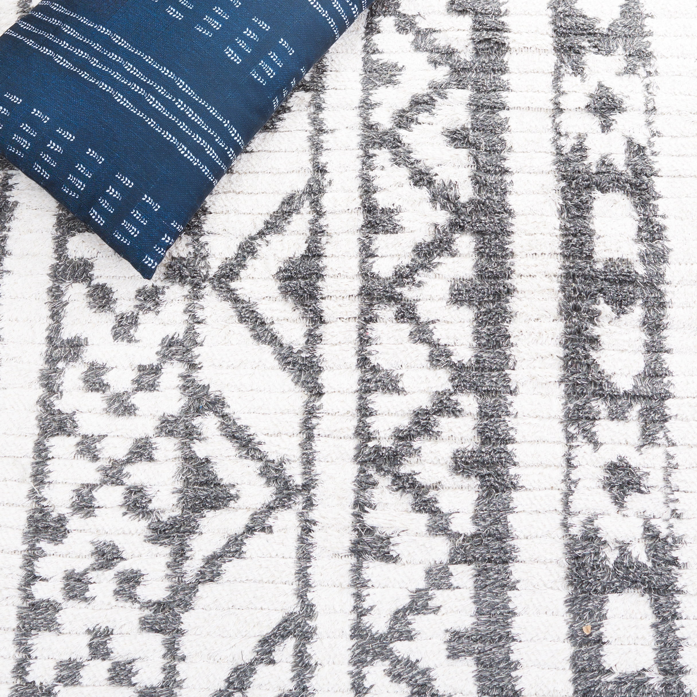 SAFAVIEH Augustine Norman Geometric Area Rug, Gray/Ivory, 5' x 7'7"