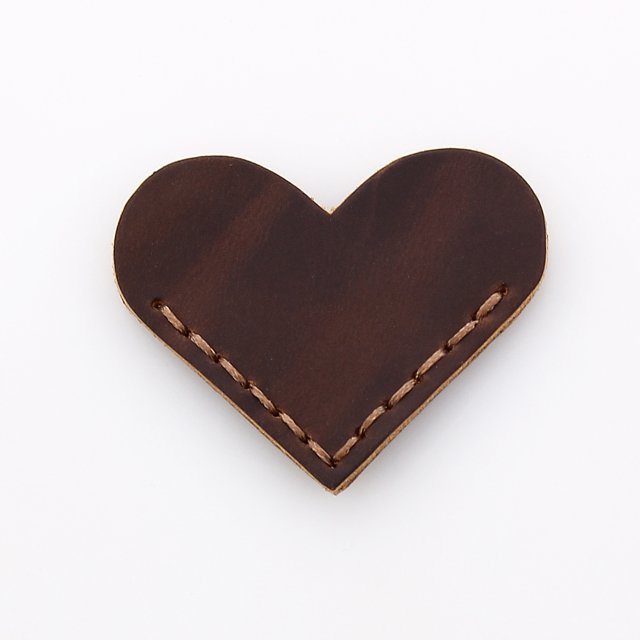 Marcador de cuero genuino capa de cabeza piel de vaca pura cosida a mano retro simple en forma de corazón cuero Crazy Horse marcapáginas de cuero creativo