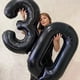 thumbnail image 4 of 2 globos de aluminio con números negros enormes de 40 pulgadas para decoración de fiestas de cumpleaños para adultos y niños de 10, 11, 12, 15, 20, 25, 30, 45, 50 y 60 años, 4 of 5
