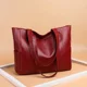 thumbnail image 4 of Bolso grande con textura de cuero suave, nuevo bolso versátil, versión coreana, bolso de mano de gran capacidad, bolso de hombro retro simple, 4 of 4