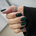 thumbnail image 2 of Uñas postizas acrílicas XCREANDO tamaño mediano, forma cuadrada, verde oscuro, 24 piezas, 2 of 8