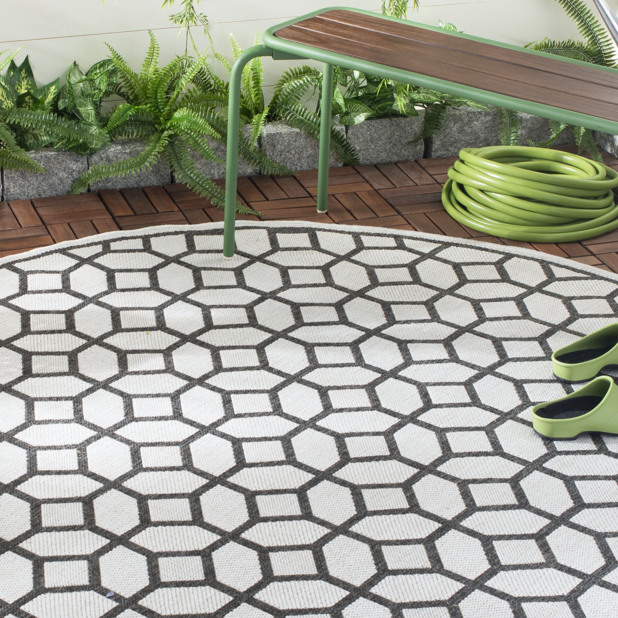 SAFAVIEH Beach House Kadri Geometric Indoor/Outdoor Area Rug, Light Grey/Charcoal, 6'7" x 6'7" Round