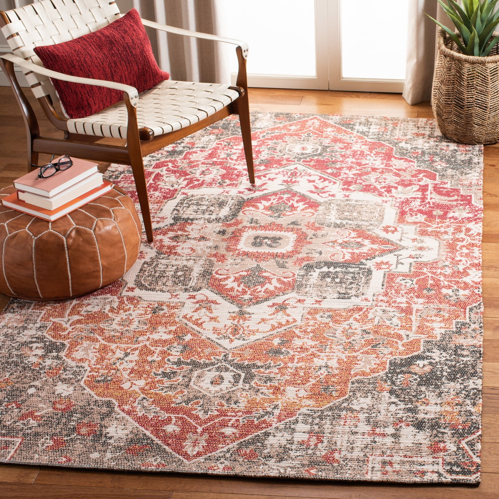 Safavieh Saffron Alvina Distressed Area Rug, 5' x 8', Beige/Red